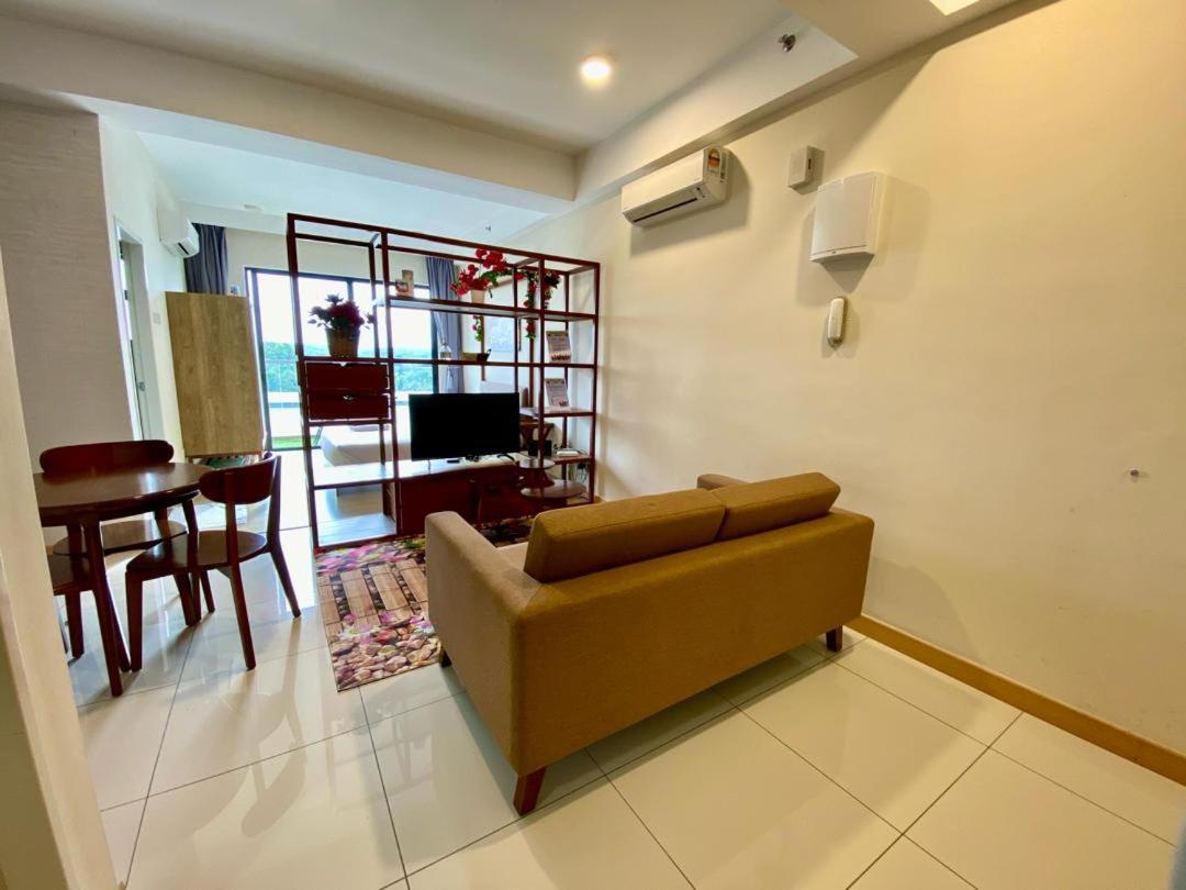 Cemara Rose Suite, Timur Bay Apartment *